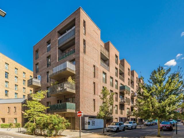 Clarke Avenue, Hounslow TW3, 3 bed flat to rent, £2,600 pcm | PrimeLocation