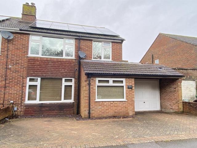 Hawthorn Way, Basingstoke RG23 3 bed semi detached house to rent £1,795 pcm £414 pw