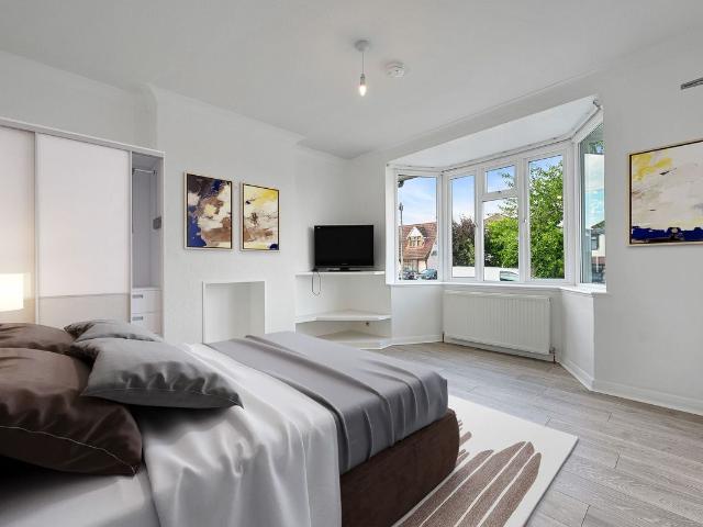 Clarkes Avenue, Worcester Park KT4, 1 bed flat to rent, £850 pcm | PrimeLocation