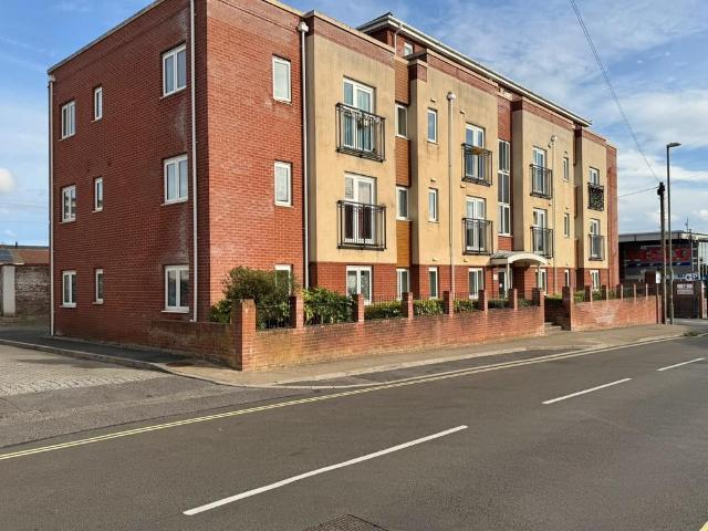 Clarkes Court, Fareham, PO16 2 bed apartment to rent £1,100 pcm £254 pw
