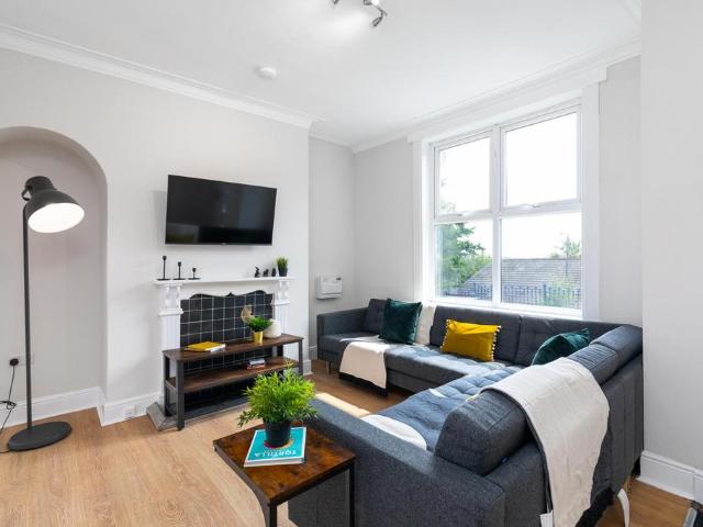 Clarkson View, Leeds LS6 5 bed house to rent £3,098 pcm £715 pw