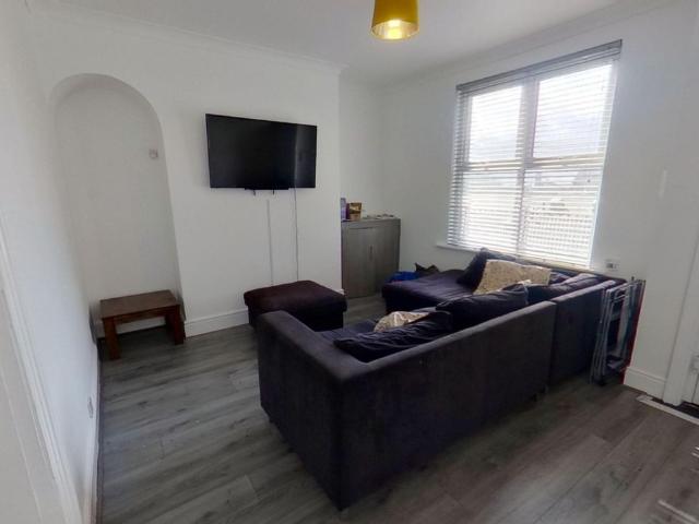Clarkson View, Woodhouse, Leeds, West Yorkshire LS6, 4 bed terraced house to rent, £2,201 pcm | PrimeLocation