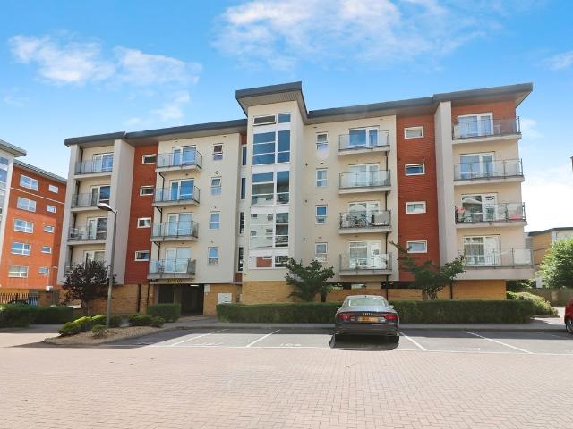 Clarkson Court, Hatfield AL10, 2 bed flat to rent, £1,550 pcm | PrimeLocation
