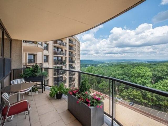 Claridge Dr Apt Hw, Verona, Condo For Sale