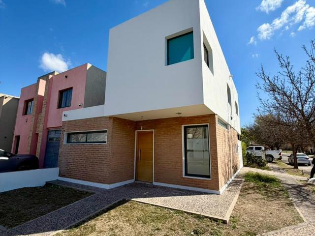 CLAROS DEL BOSQUE DUPLEX 3 DORM EN ALQUILER BARRIO CERRADO CON AMENITIES