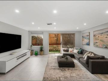 CLASSIC MEETS STYLES, CONVEINCE EMBRACES COMFORT – YOUR DREAM HOME IN HEART OF BELLA VISTA