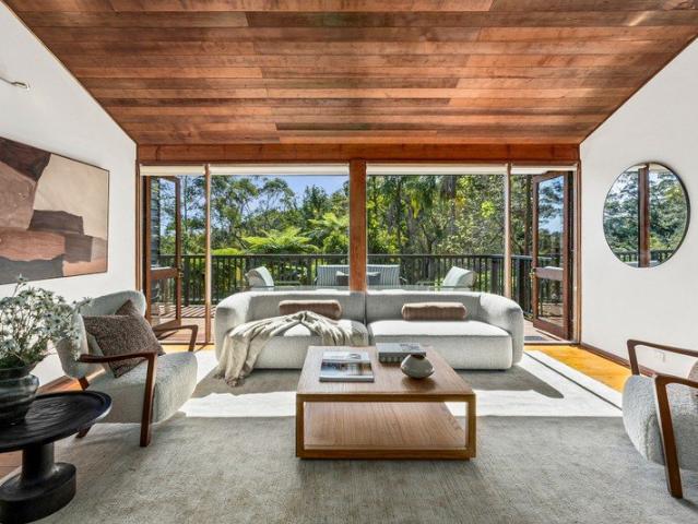 CLASSIC MID CENTURY ARCHITECTURAL GEM OVERLOOKING GARIGAL NATIONAL PARK