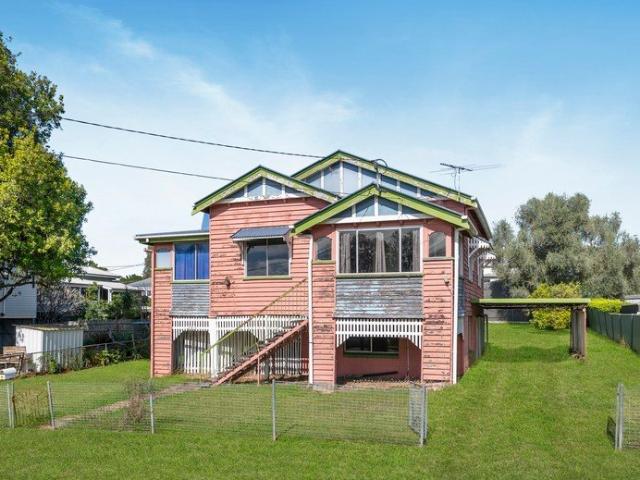 Classic Newtown Opportunity: Location, Potential & 708m² Allotment
