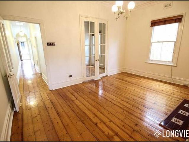 Classic Northcote Terrace with Modern Comforts