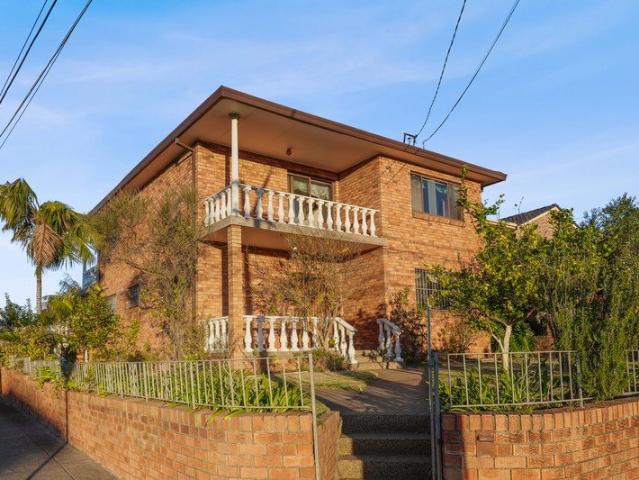 Classic Old school family home in Blue ribbon location