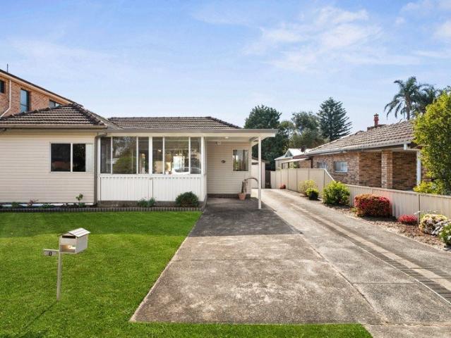 Classic Original Freestanding Home on 575sqm in a Calm Coastal Pocket, Duplex Potential STCA