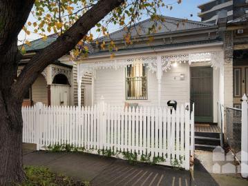 Classic appeal, superb city fringe lifestyle location
