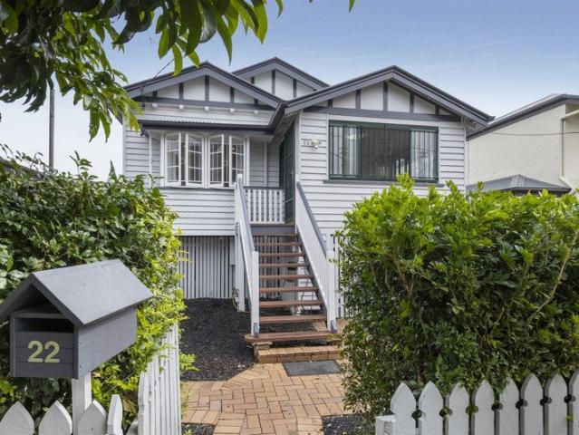 Classic Ascot Living with Poolside Entertaining in a Blue Chip Position