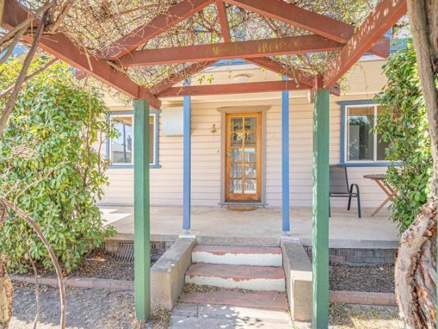 CLASSIC BUNGALOW CHARM IN CENTRAL SOUTH ARMIDALE