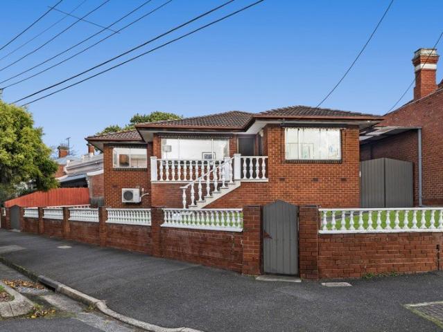Classic brick home in prime Clifton Hill