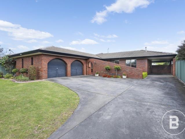 CLASSIC BRICK HOME WITH SPACE AND PRACTICAL LIVING