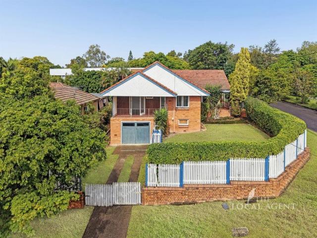 CLASSIC BRICK & TERRACOTTA ON A BIG BLOCK!