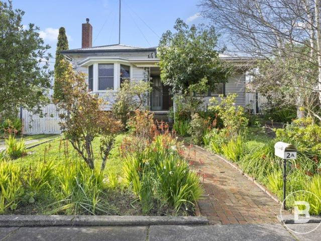 CLASSIC CALIFORNIAN BUNGALOW WITH SUBDIVISION POTENIAL STCA