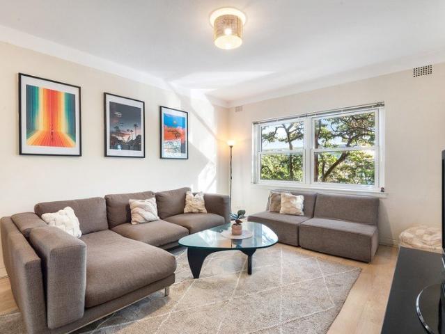 CLASSIC CENTENNIAL PARK CHARM IN A COVETED SETTING