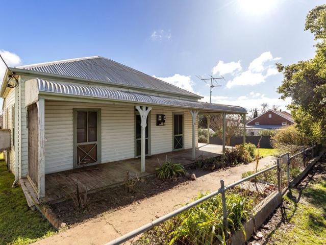 CLASSIC CENTRAL PROPERTY!