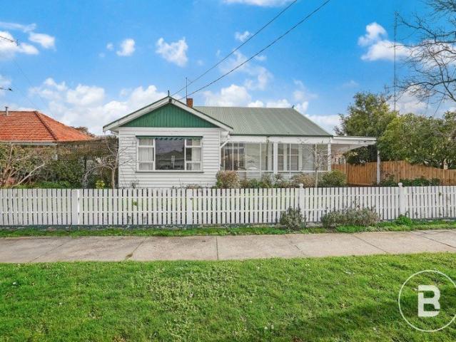 CLASSIC CHARACTER WITH ENDLESS POTENTIAL ON SPACIOUS ALLOTMENT