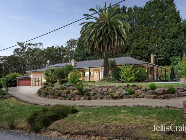 Classic character and contemporary refinement with panoramic views