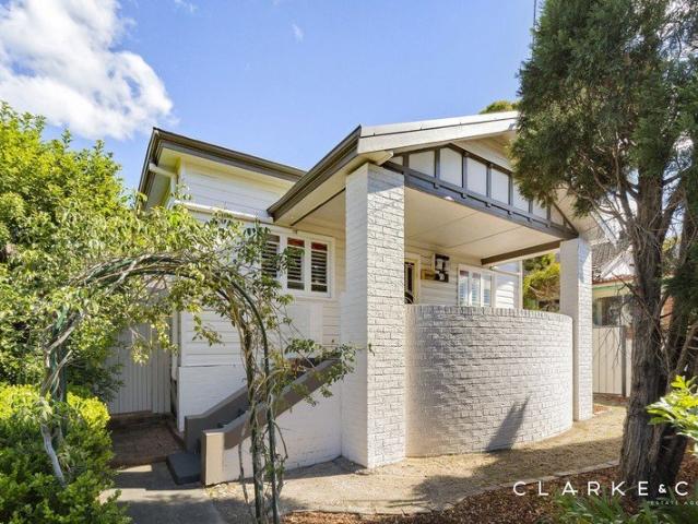 CLASSIC CHARACTER IN A CONVENIENT EAST MAITLAND LOCATION!
