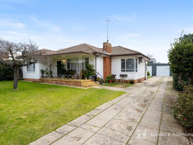 CLASSIC CHARACTER, MODERN COMFORT AND EXCEPTIONAL CENTRAL CONVENIENCE
