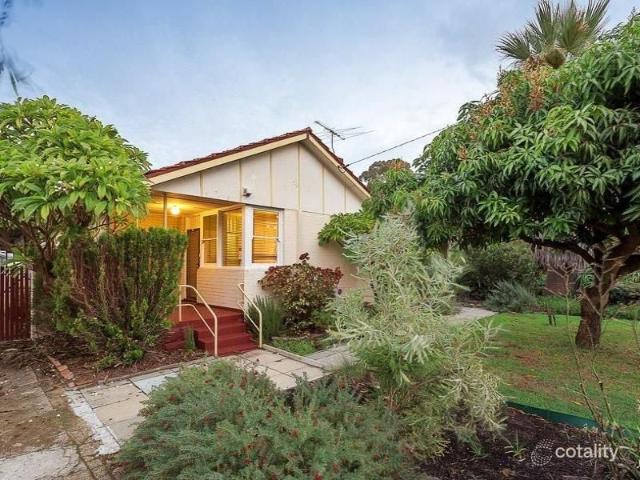 Classic Charm on a Generous 728sqm Block!