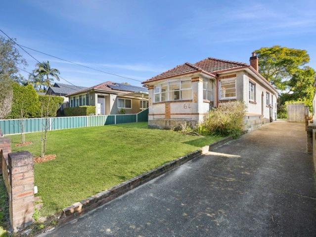 Classic Charm on a Deep Block with Superb Potential