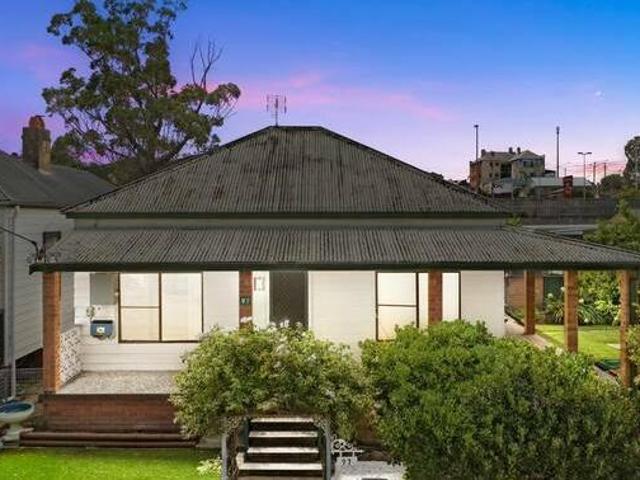 Classic Charm Abundant Parking and R3 Zoning in SuperHandy Location
