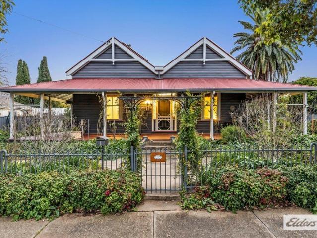 Classic Charm, Contempory Comfort and Exceptional Outdoor Living