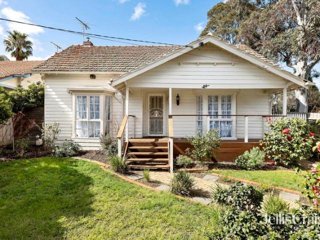 Classic charm, easy comfort & corner capabilities