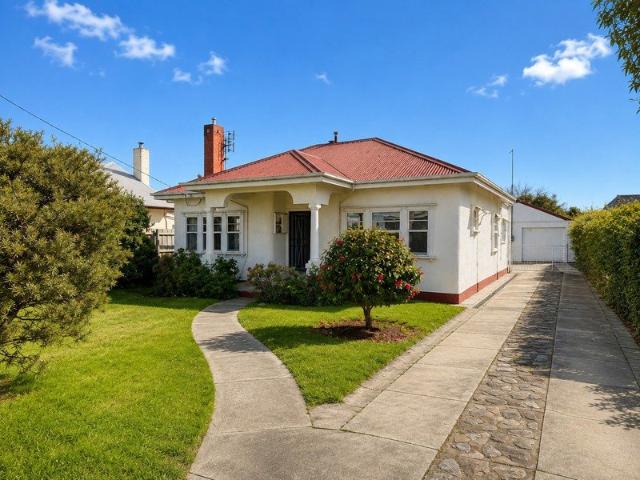 Classic Charm, Generous Space & a Convenient Bairnsdale Location