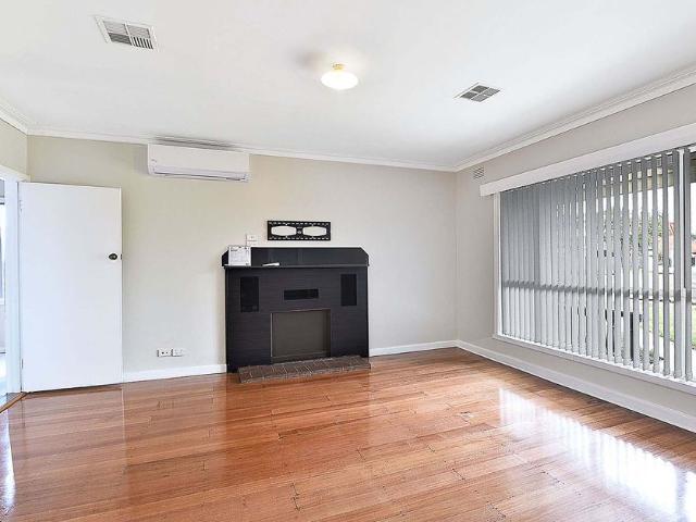 Classic Charm & Spacious Family Living in Keilor East!