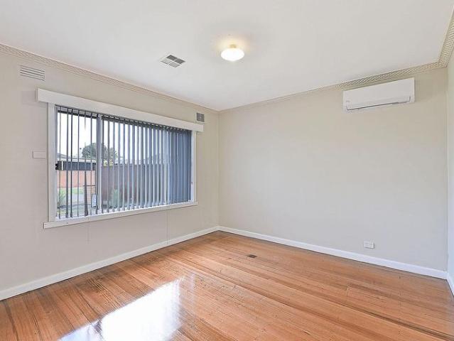 Classic Charm & Spacious Family Living in Keilor East!