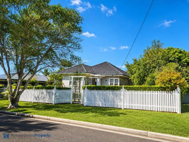 Classic Charm, Spacious Shed & South Toowoomba Convenience