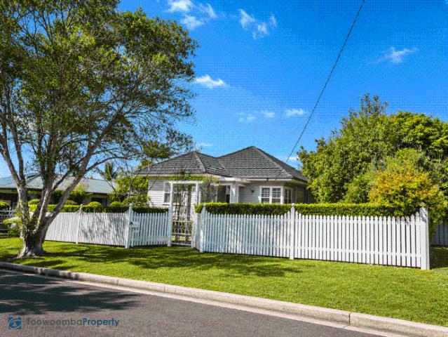 Classic Charm, Spacious Shed & South Toowoomba Convenience