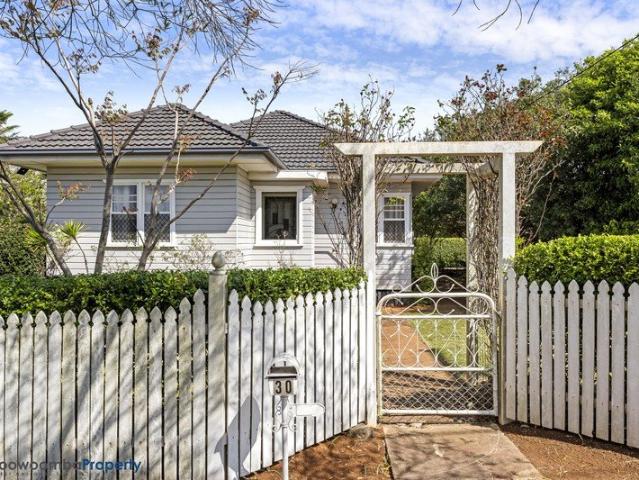 Classic Charm, Spacious Shed & South Toowoomba Convenience