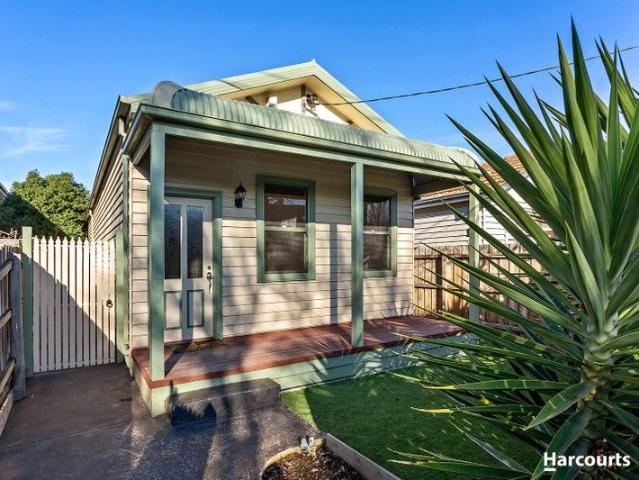 Classic Charm with a Vibrant Thornbury Lifestyle