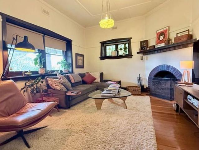 CLASSIC CHARMING CONVENIENT FAMILY HOME