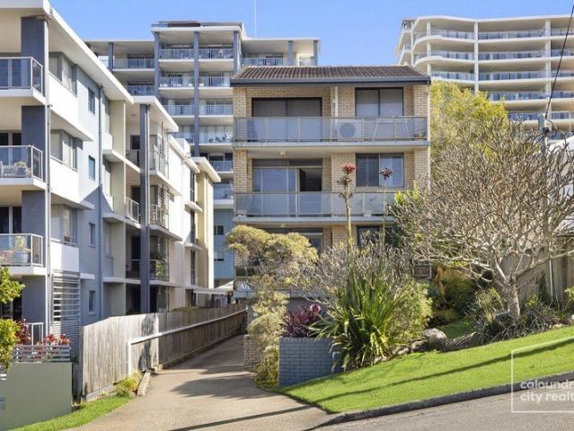 Classic Coastal Apartment 700m to the Beach!