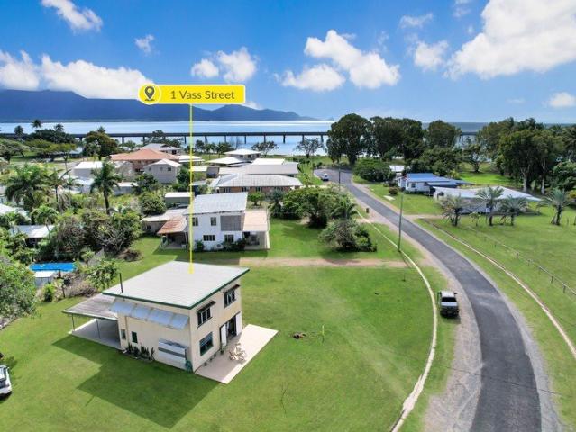 Classic Coastal Retreat with Views of the Jetty & Islands!