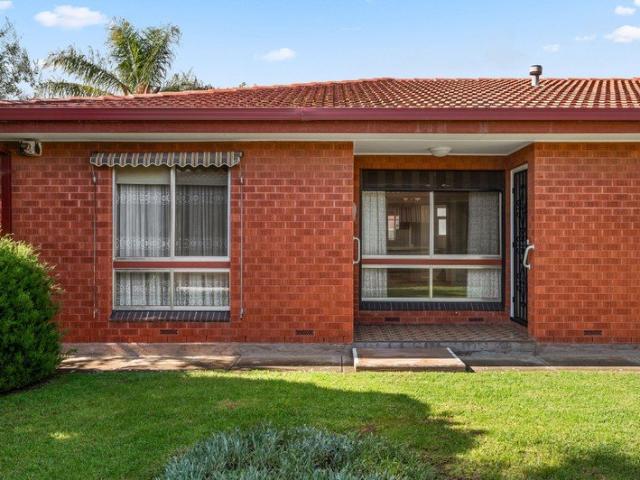 Classic Comfort, Endless Potential in a Convenient Park Holme Location