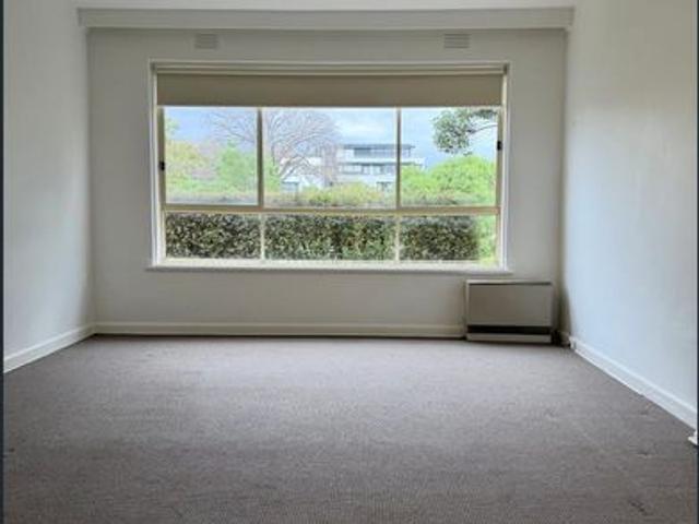 Classic Comfort in the Heart of Kew