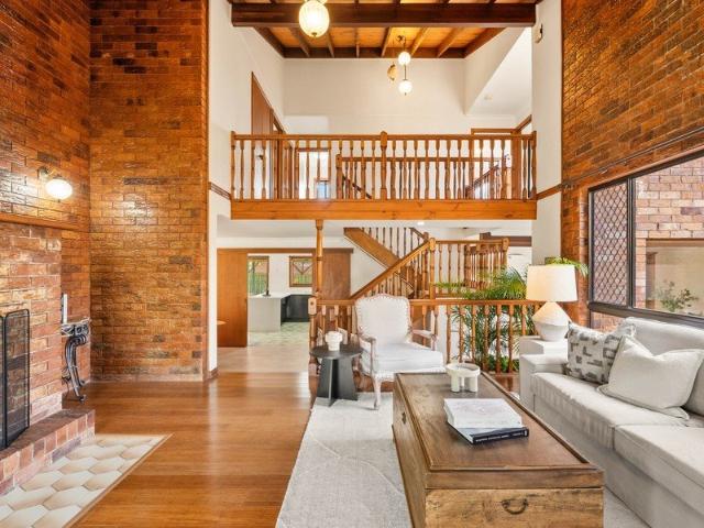 Classic Elegance and Timeless Grandeur in the Heart of Sunnybank Hills!