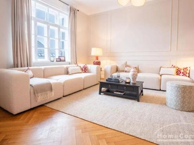Classic elegance in its finest form – stylishly renovated period apartment with balcony in a prime Altbogenhausen location