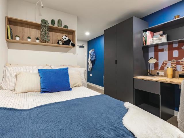 Classic En Suite Flat at Croft Court. 4 bed flat to rent £4,472 pcm £1,032 pw