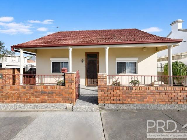 CLASSIC FAMILY CHARM ON A GENEROUS PARCEL IN A PREMIER LILYFIELD LOCATION TOTAL LAND SIZE: 562.8 SQM APPROX