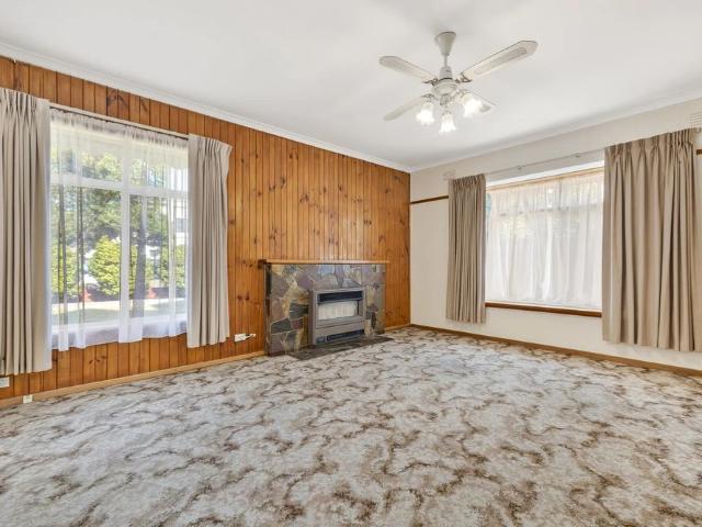 CLASSIC FAMILY COMFORT WITH UNTAPPED POTENTIAL